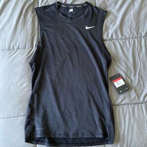Nike sleeveless workout shirt size Large